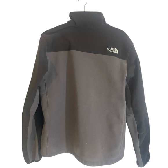 The North Face Jacket Winter Apparel - Picture 2 of 8